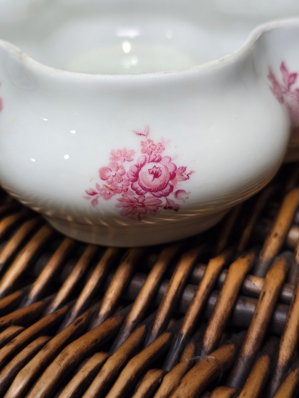 Limoges White Porcelain Trinket Box with Pink Transfer Scene - Picture 6 of 8